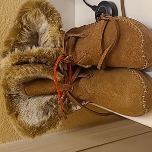 New 6.5 cozy toms boots